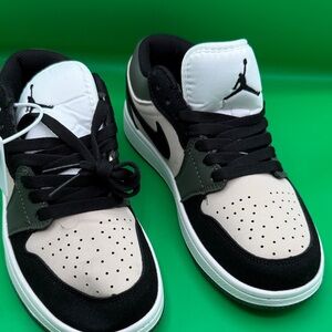 Nike Kids Sneakers Black and White